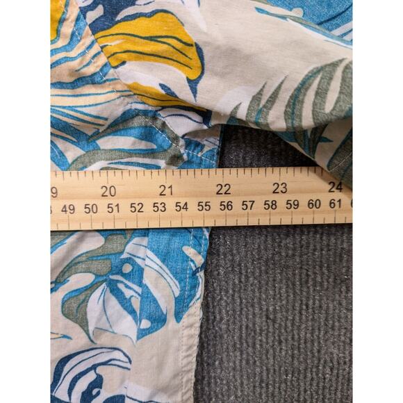 Salty Crew Hawaiian Shirt Mens Medium Button Up Fishing Tropical - Picture 9 of 11